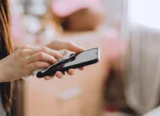 8 Pelindung Layar HP, Mana yang Paling Cocok?