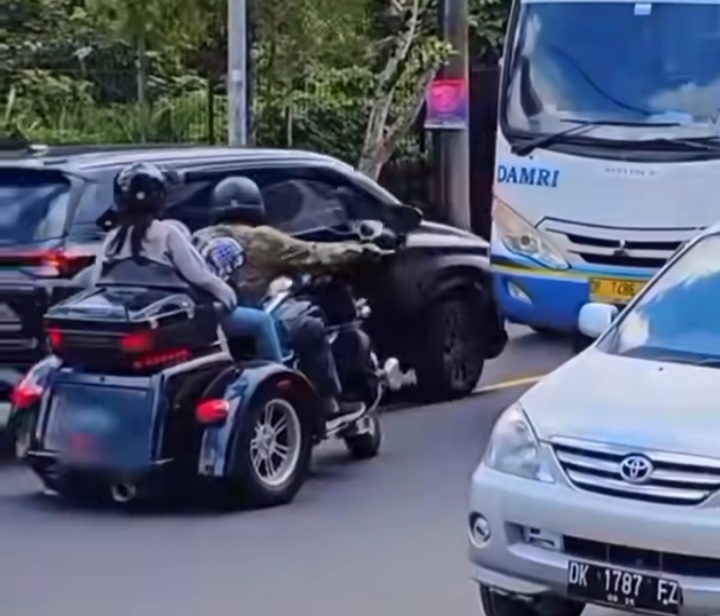 pengendara-moge-arogan,-malah-habis-dirujak-netizen