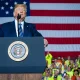 meta-cabut-semua-pembatasan-pada-akun-trump-menjelang-pemilu-as