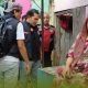 momen-emak-emak-di-kampung-bahari-berdebat-dengan-petugas-saat-rumah-digeledah