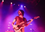 The Smile Batalkan Tur Eropa, Gitaris Jonny Greenwood Terima ‘Perawatan Darurat di Rumah Sakit’