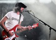 ‘Happenings’ Kasabian Berhasil Meraih Posisi 1 di Inggris, Mengalahkan Taylor Swift