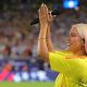 karol-g-&-abel-pintos-menyanyikan-lagu-kebangsaan-di-laga-final-copa-america-2024