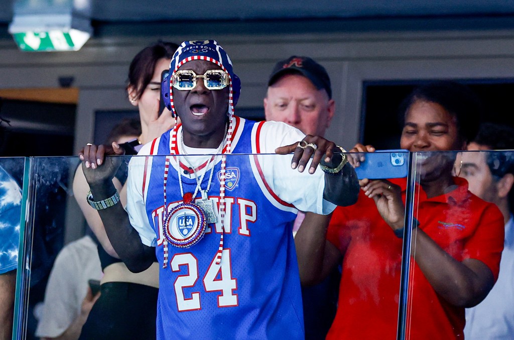 flavor-flav-merayakan-awal-agustus-di-olimpiade-2024-dengan-lirik-taylor-swift