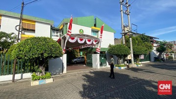 sekolah-petra-surabaya-diminta-bayar-iuran-keamanan-rp35-juta/-bulan