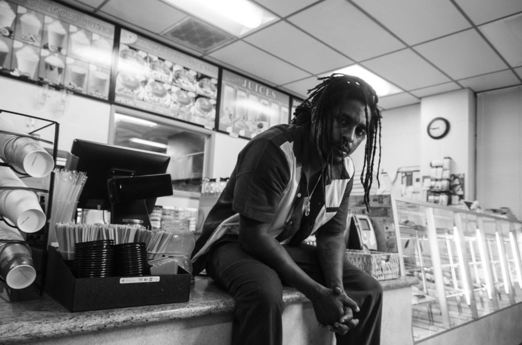 shwayze-dan-wiz-khalifa-beraksi-di-video-untuk-lagu-baru-‘smoke-too-soon’:-tonton