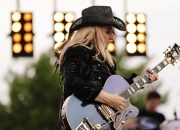Melissa Etheridge tentang Mengapa Konsernya di Penjara Wanita Begitu Unik