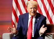 Trump ingin memangkas pajak Jaminan Sosial bagi para manula. Itu tidak sebagus kedengarannya.