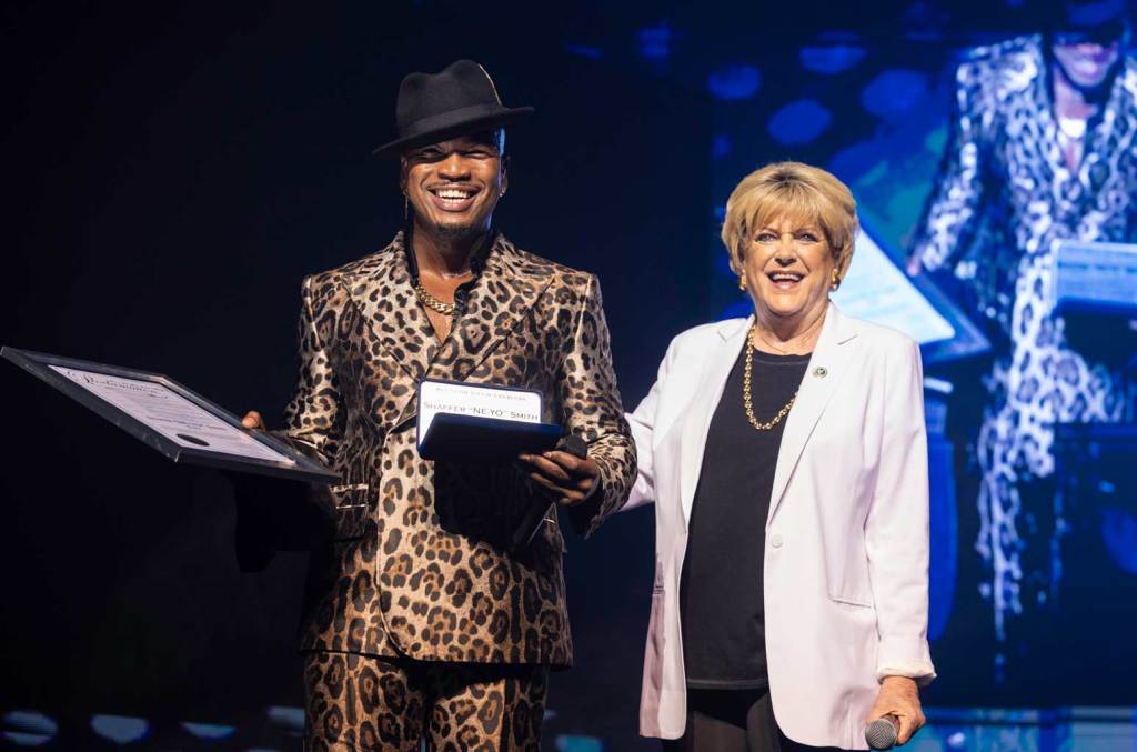 ne-yo-menerima-kunci-kota-las-vegas-&-dianugerahi-hari-ne-yo-selama-konser-residensi