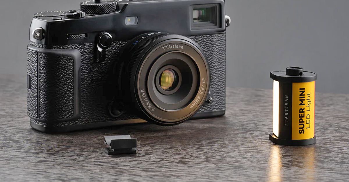 ada-lampu-kamera-led-murah-yang-tersembunyi-di-dalam-gulungan-film-palsu-ini