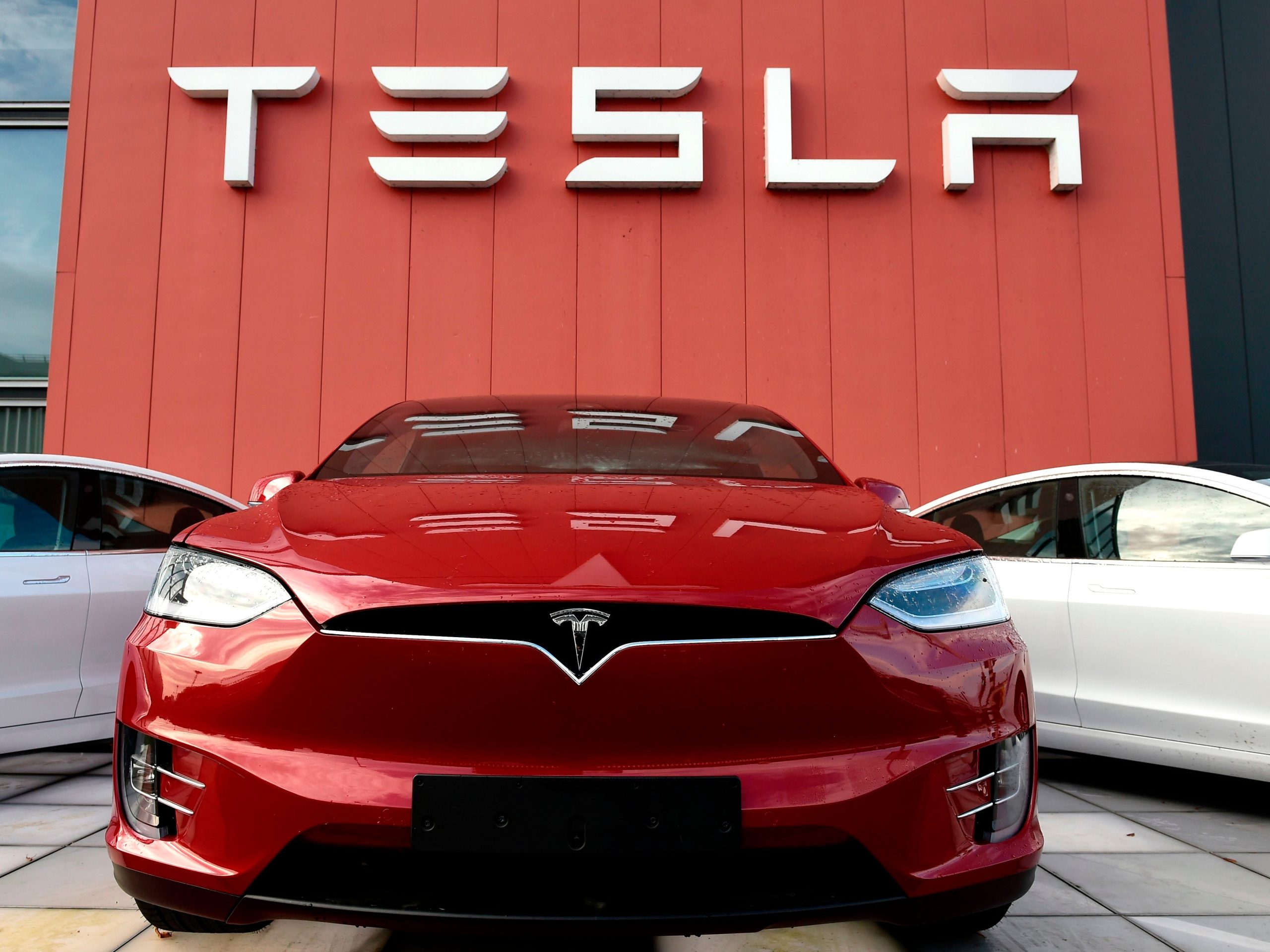 generasi-z-tidak-terkesan-dengan-mobil-tesla-hal-itu-seharusnya-membuat-elon-musk-khawatir.