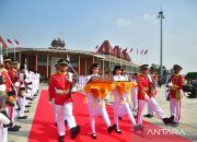 Duplikat Bendera Pusaka Merah Putih dan Salinan Teks Proklamasi Tinggalkan Jakarta