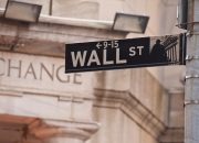 Harga Saham UMG Meraih Kembali Kerugian (Dengan Bantuan WMG) Selama Minggu yang Kacau Bagi Saham