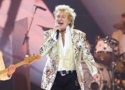 Rod Stewart, yang Sedang Sembuh dari COVID, Tunda Dua Konser Akhir Pekan Ini