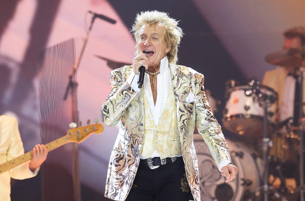rod-stewart,-yang-sedang-sembuh-dari-covid,-tunda-dua-konser-akhir-pekan-ini