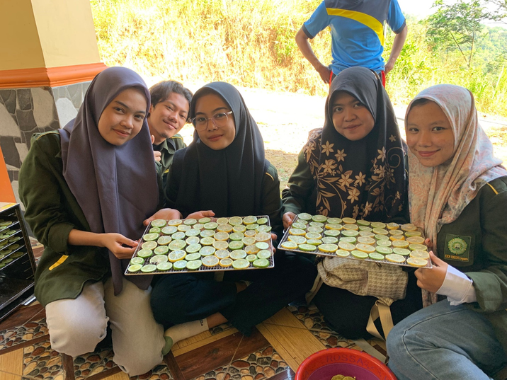 partisipasi-tim-kkn-unisnu-jepara-dalam-kelompok-wanita-tani-desa-somosari