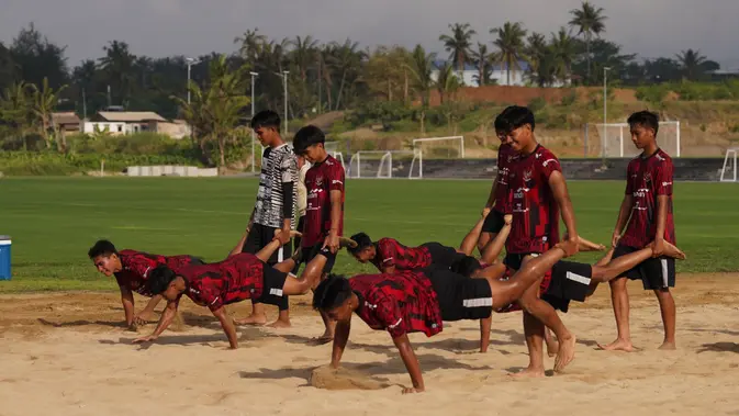 timnas-indonesia-u-17-digenjot-fisik-di-bali-jelang-berlaga-di-kualifikasi-piala-asia-u-17-2025
