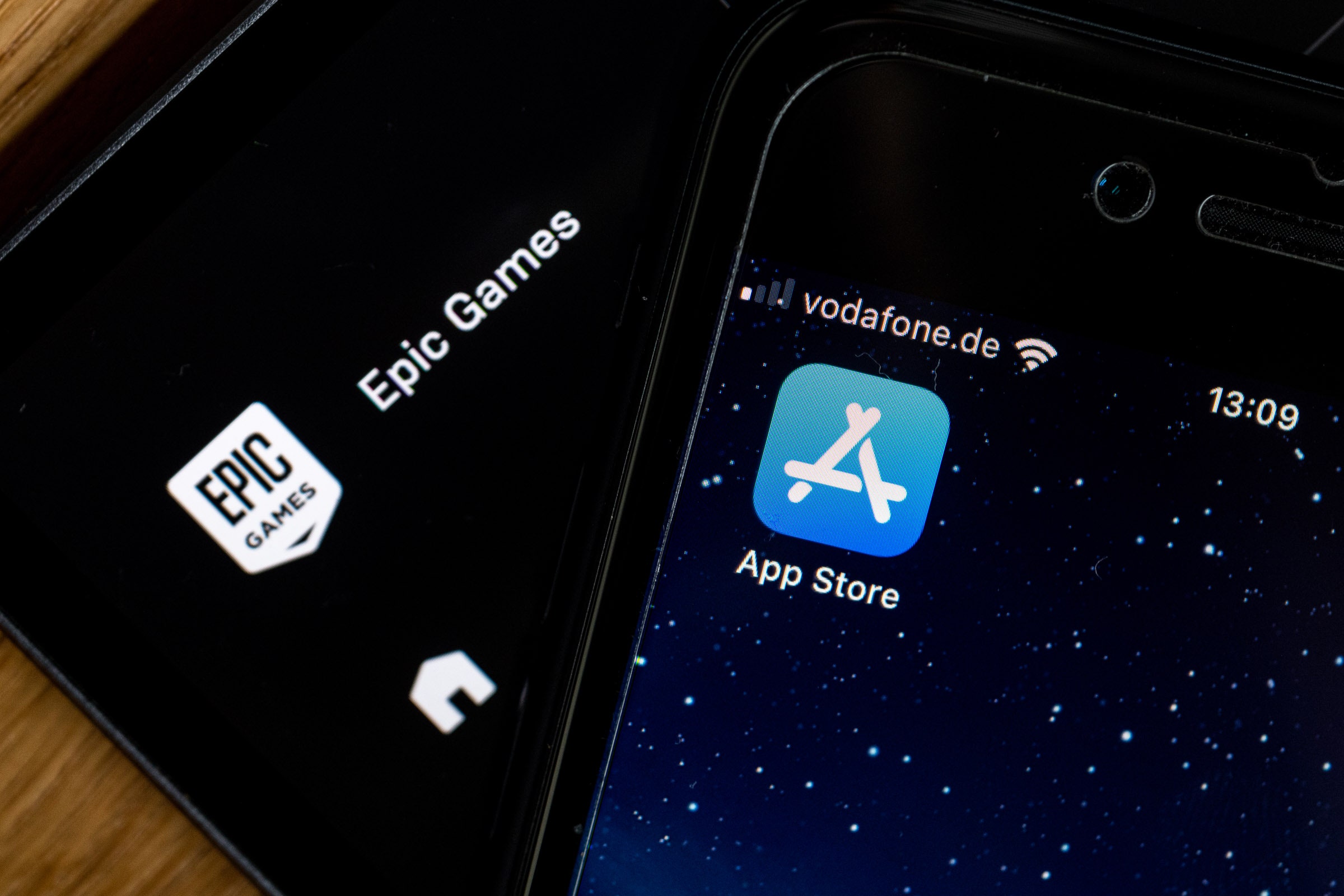 epic-games-tantang-dominasi-apple-dengan-app-store-ios-baru