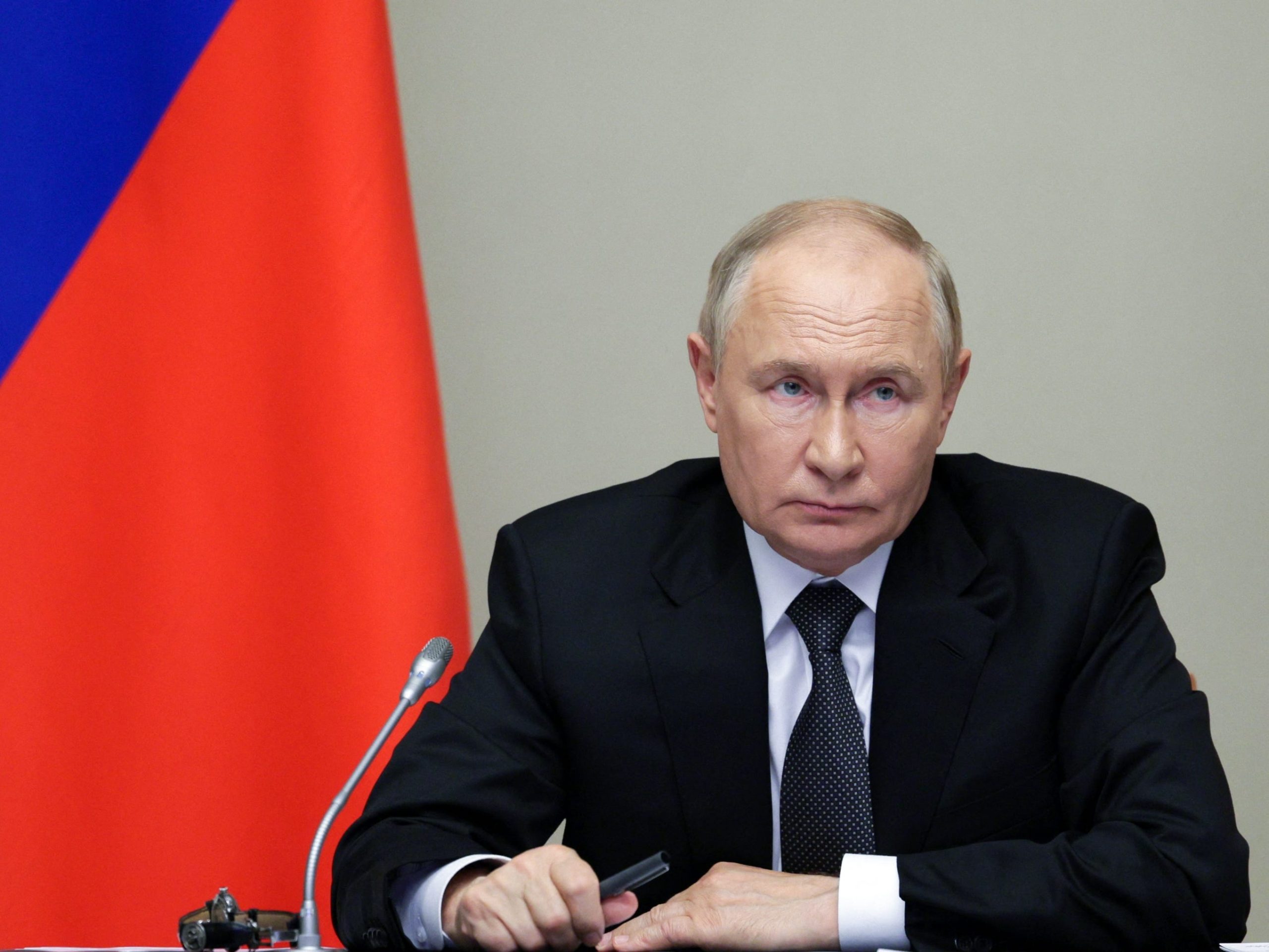 putin-telah-memutuskan-bahwa-rusia-akan-menjadi-‘tempat-berlindung-yang-aman’-bagi-orang-orang-yang-ingin-menukar-cara-cara-liberal-barat-dengan-‘nilai-nilai-moral’-rusia.