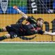 maarten-paes-dalam-tekanan-debut-super-berat-di-timnas-indonesia