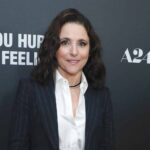 julia-louis-dreyfus-distinguished-mengatakan-karakternya-di-‘veep’-jauh-berbeda-dari-kamala-harris
