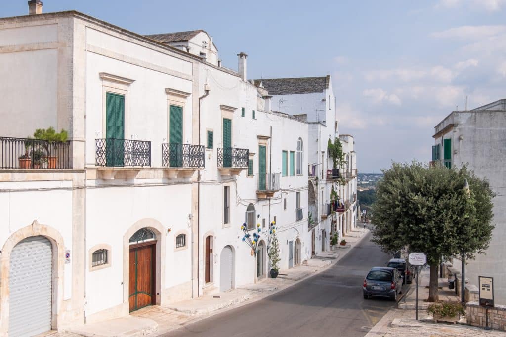 mengunjungi-locorotondo,-italia-–-panduan-ke-kota-trulli