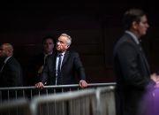 RFK Jr. Hentikan Kampanye Kepresidenan, Dukung Trump