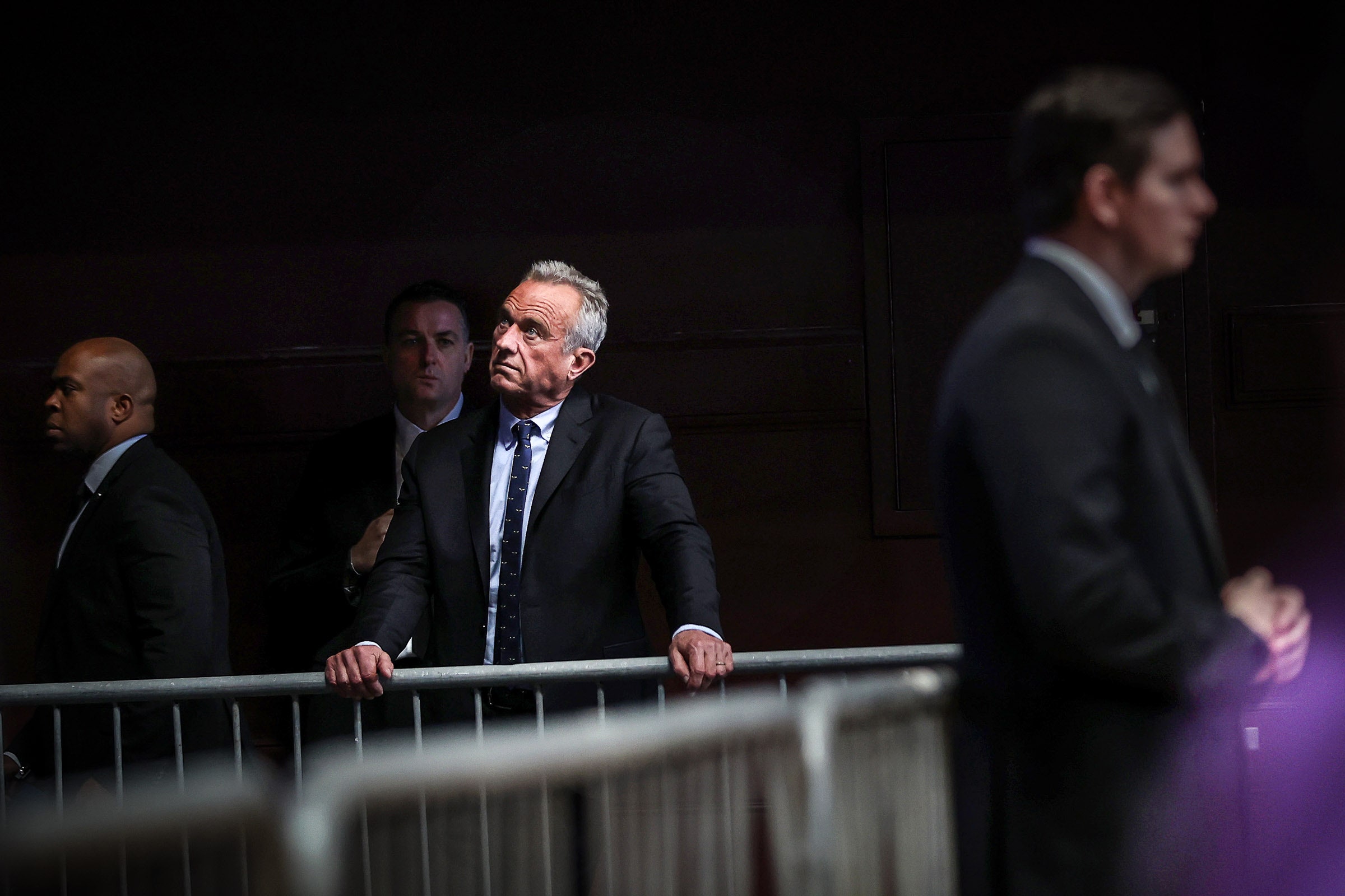 rfk-jr.-hentikan-kampanye-kepresidenan,-dukung-trump