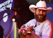 ‘F-1 Trillion’ Post Malone Berhasil Meraih Posisi 1 di Tangga Lagu Billboard 200