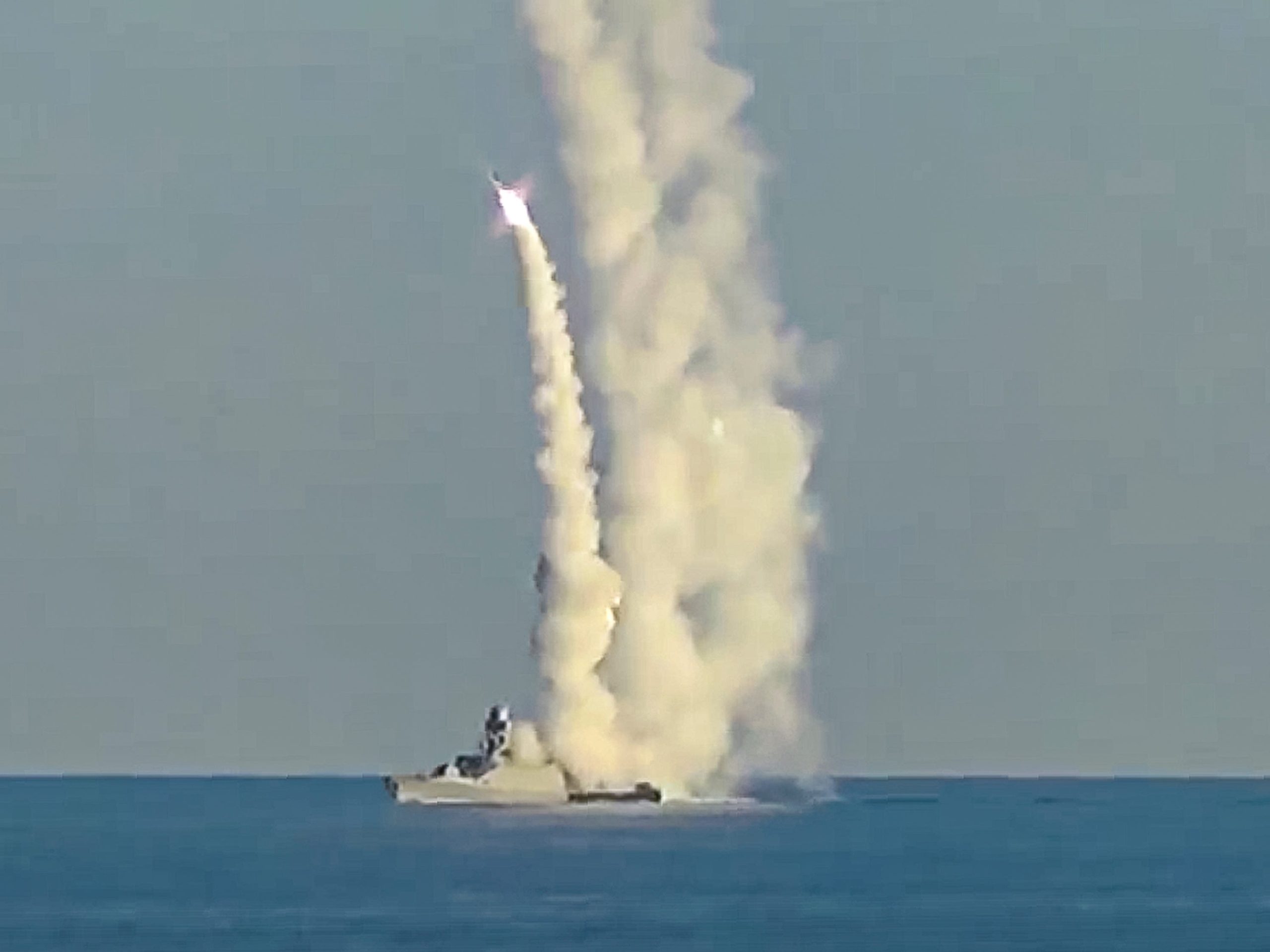 serangan-terbesar-rusia-terhadap-ukraina-baru-saja-menunjukkan-bahwa-armada-laut-hitamnya-masih-berbahaya-meskipun-mengalami-kerugian-besar