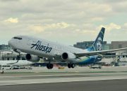 Pesawat Alaska Airlines terpaksa putar balik setelah mesin Boeing 737 rusak di udara