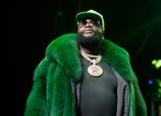 Rick Ross Menjelaskan Mengapa Ia Terlibat dalam Pertikaian Rap Drake: ‘Tidak Ada Konspirasi’