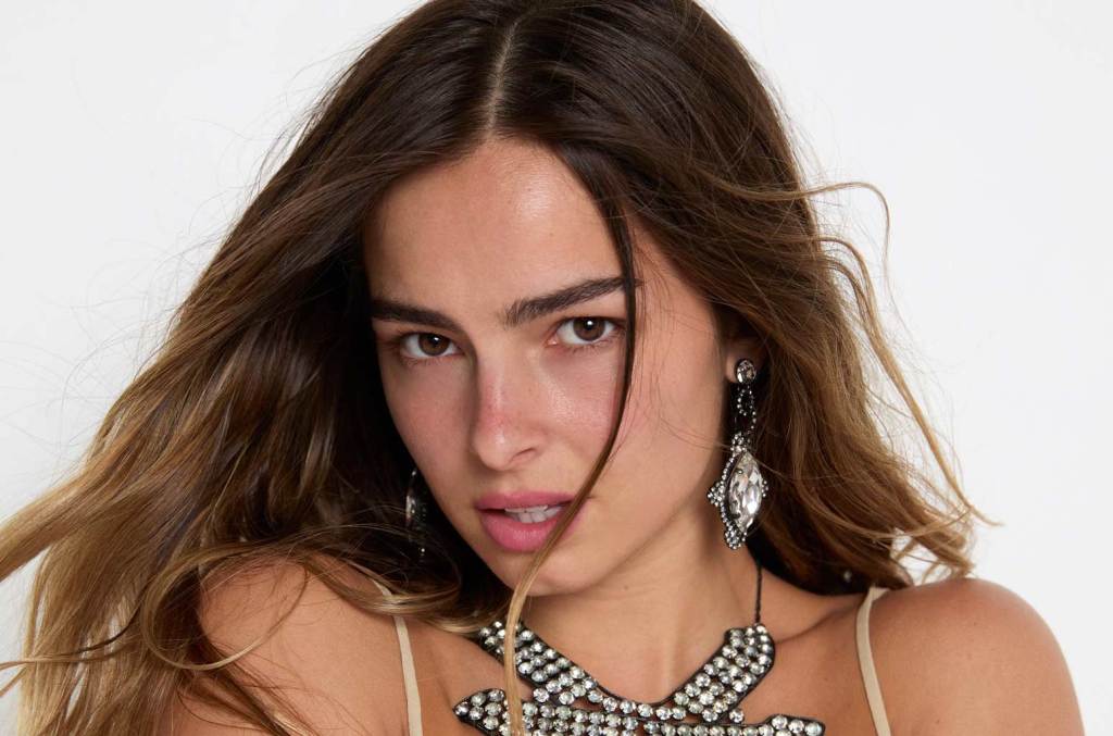 addison-rae-incar-terobosan-pop-seiring-meningkatnya-streaming-‘diet-pepsi’