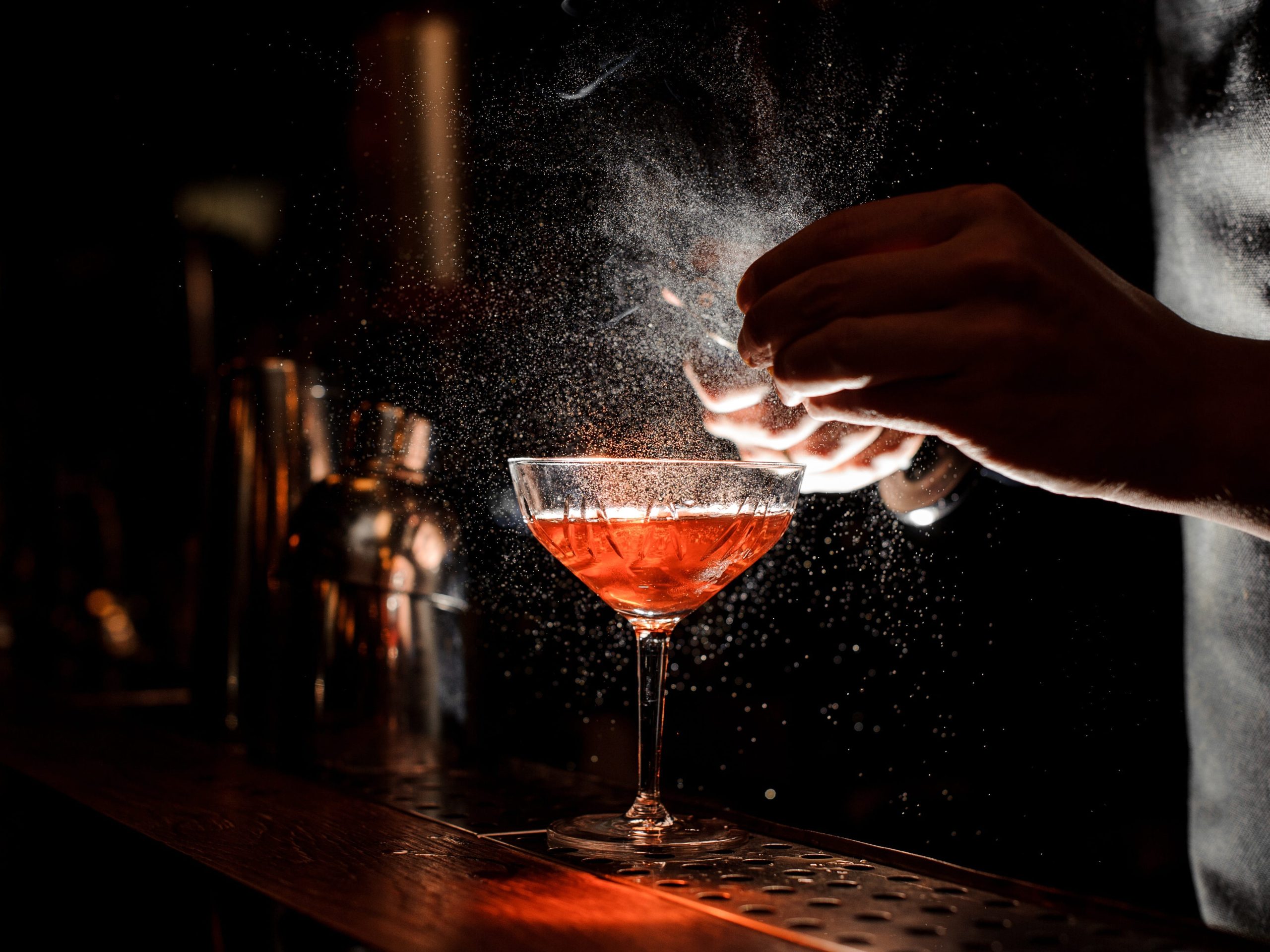 7-koktail-terbaik-dan-7-koktail-terburuk-untuk-dipesan,-menurut-para-bartender-dan-direktur-minuman