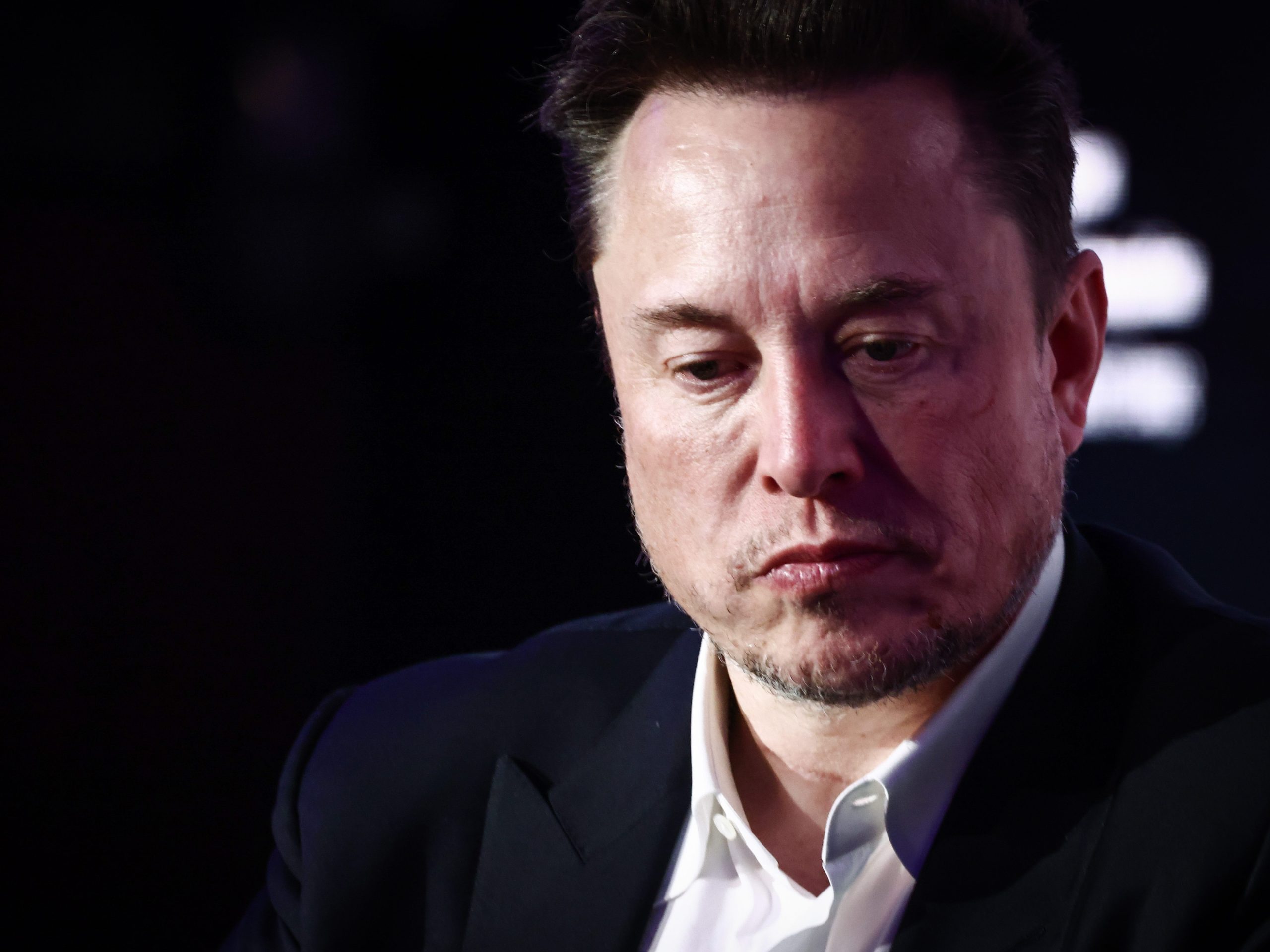 perusahaan-x-milik-elon-musk-diperintahkan-menghentikan-operasi-di-brasil