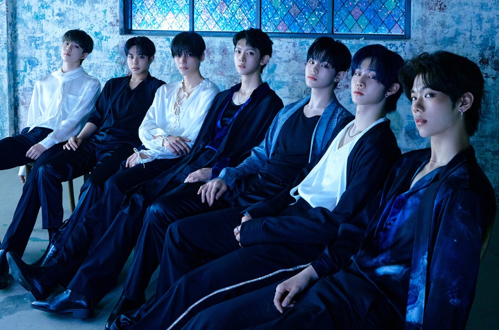 evnne:-lihat-foto-&-selfie-eksklusif-pendatang-baru-k-pop-terbaik-bulan-agustus-2024