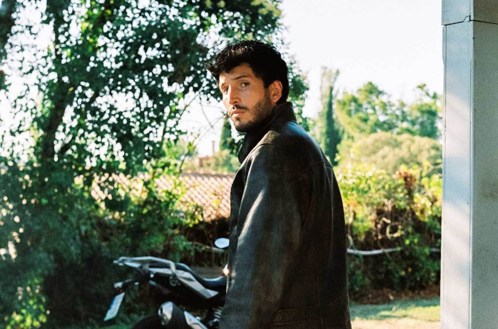 penggemar-memilih-‘los-domingos’-karya-sebastian-yatra-sebagai-musik-latin-baru-favorit-minggu-ini