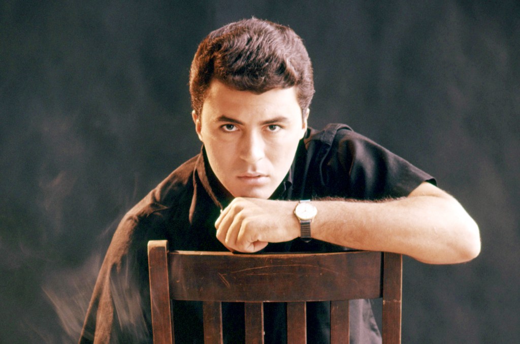 james-darren,-penyanyi-pop-&-aktor-‘gidget’,-meninggal-di-usia-88-tahun
