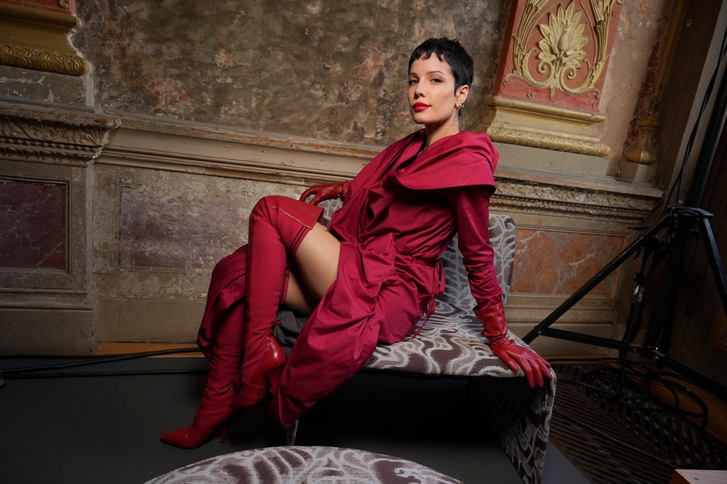 halsey-ungkap-tanggal-rilis-‘the-great-impersonator’-setelah-penggemar-ungkap-cover-album-utama