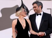 Lady Gaga dan Tunangannya Michael Polansky Tampil Memukau di Karpet Merah Festival Film Venesia