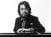 10 Hits Terbaik Sergio Mendes: Musik yang Memadukan Jazz, Pop, Latin, dan Sedikit Seks