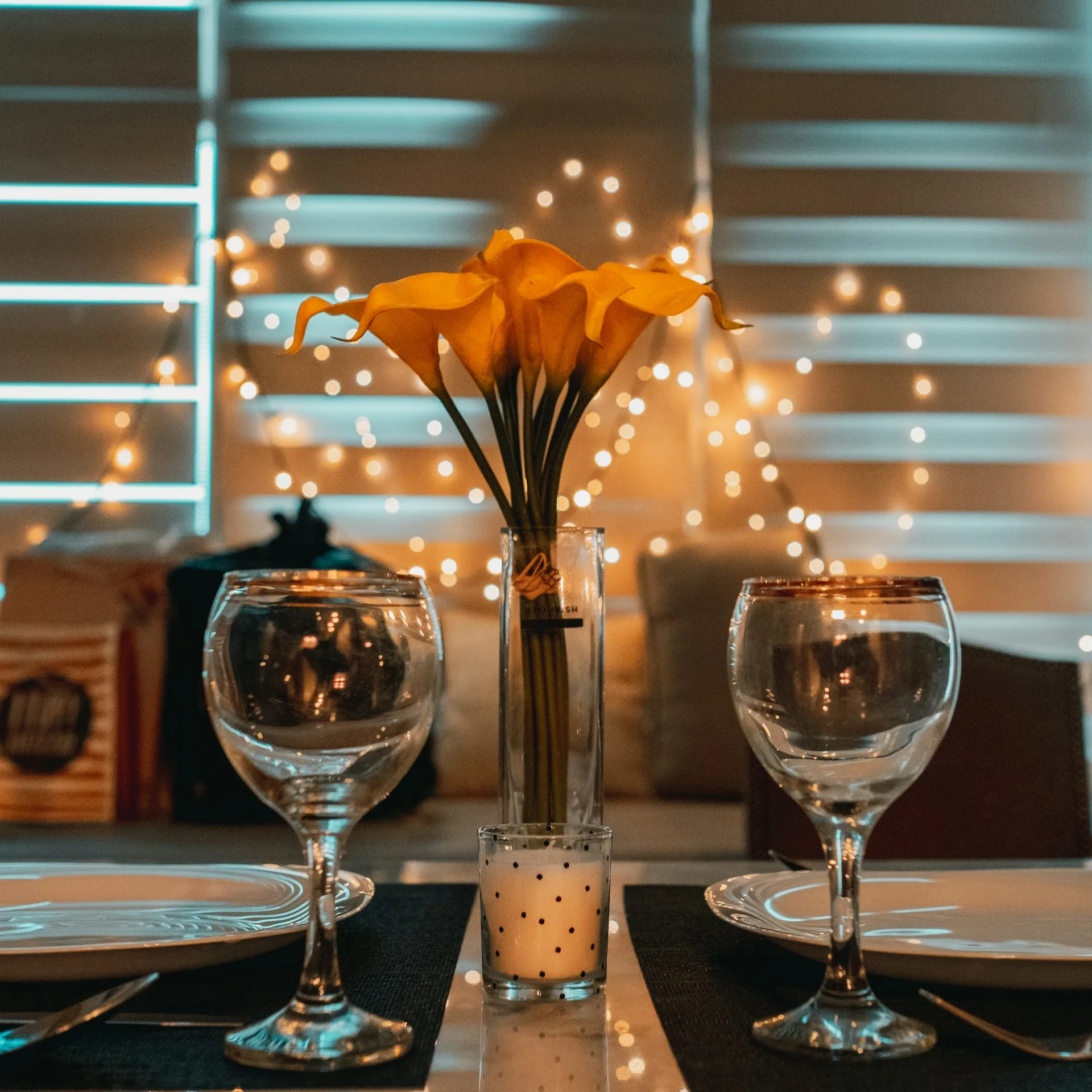 ciptakan-momen-spesial-dengan-7-tips-dekorasi-meja-dinner-romantis-ini!
