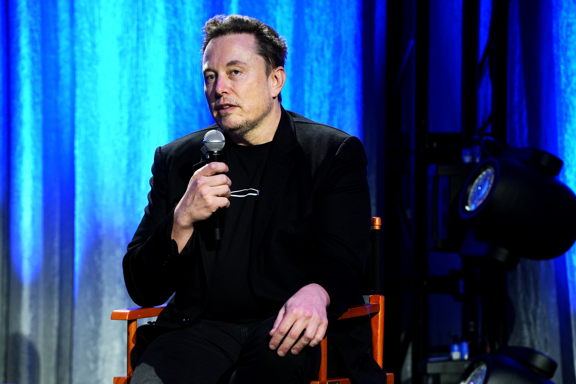 elon-musk-terjebak-dalam-situasi-sulit-di-brasil