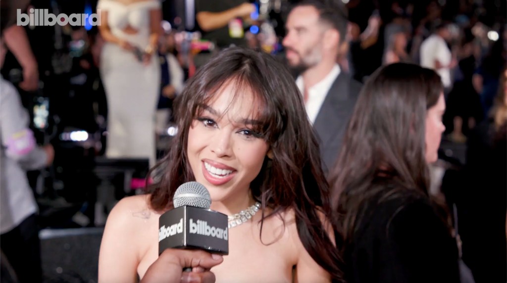 danna-berdecak-pujian-atas-chappell-roan-&-lainnya-|-mtv-vma-2024