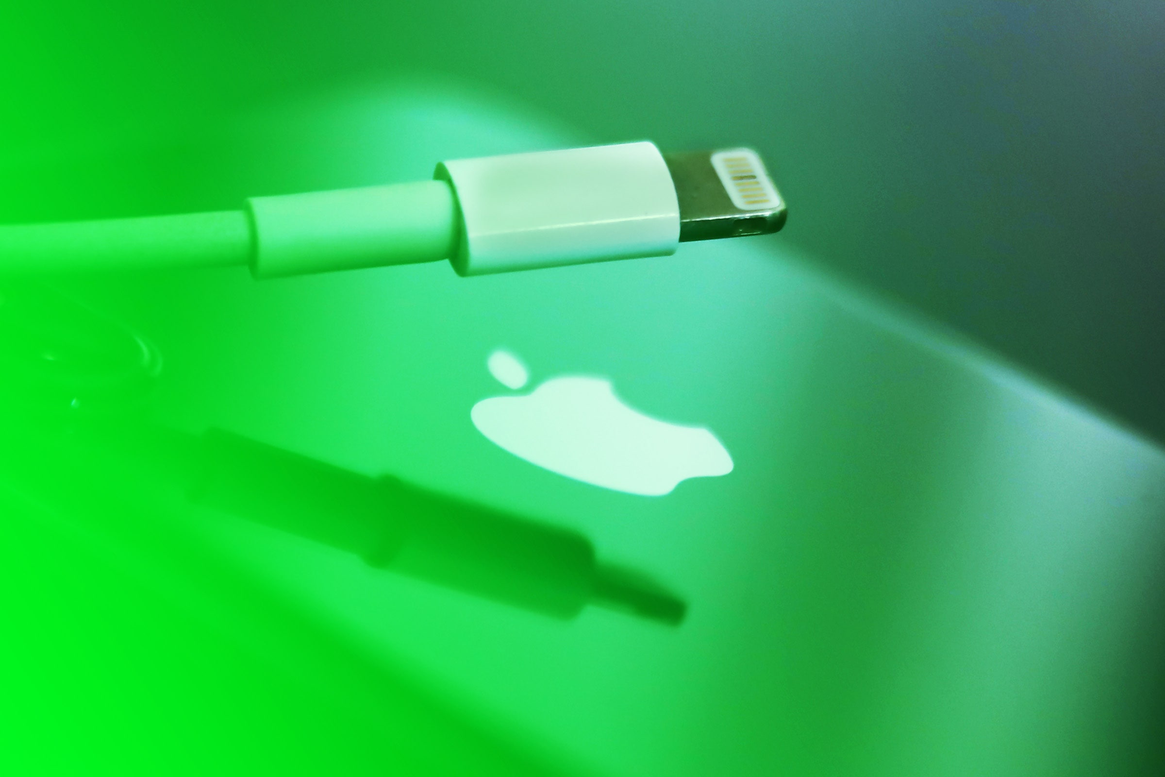 hanya-tiga-produk-sepi-yang-masih-menggunakan-konektor-lightning-apple