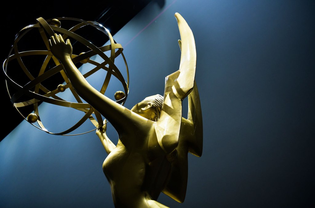 emmy-awards-tahunan-ke-76:-cara-menonton-langsung-di-tv-&-streaming-online