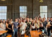 Cara Menggunakan Grup Facebook untuk Bertemu Wisatawan Lain!