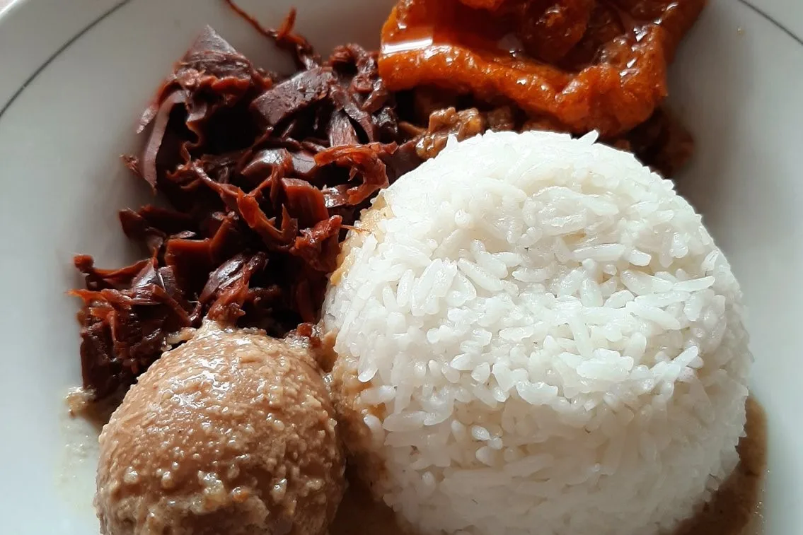 mengenal-gudeg,-kuliner-khas-yogya-yang-legit-dan-nikmat