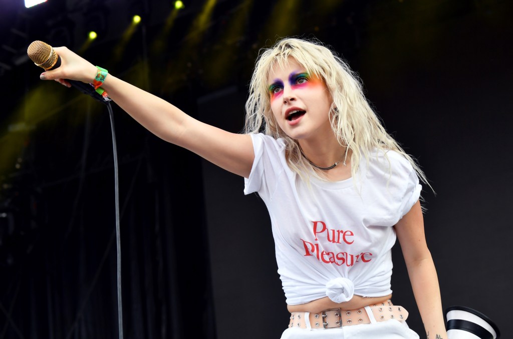 hayley-williams-dari-paramore-berbicara-menentang-donald-trump-di-festival-musik-iheartradio