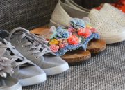 8 Model Sepatu & Sandal untuk yang Kakinya Lebar